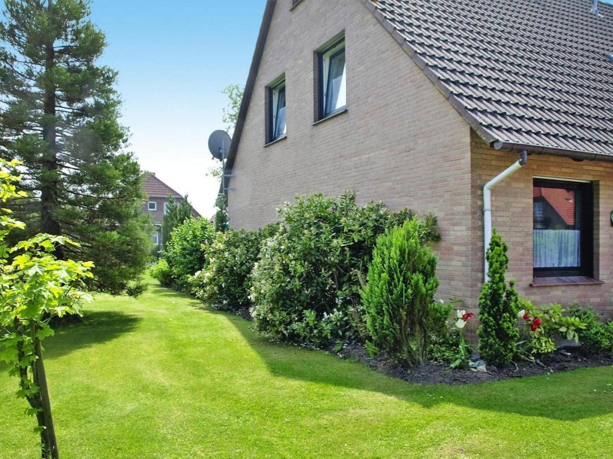 Ferienhaus Mit Grossem Garten In Neßmersiel Bagian luar foto